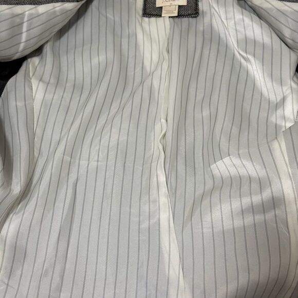 J.Crew Shrunken Fit Women’s Wool Blend Herringbone Classic Blazer. Size 4. - Picture 6 of 8